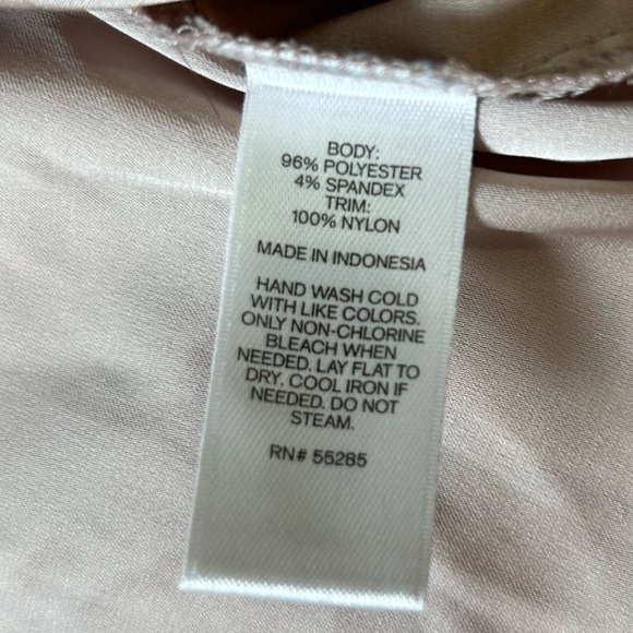 Express Blush Cap Sleeve Zip Up Blouse with Beige Lace Detail. Size Small. Layer - Picture 6 of 7